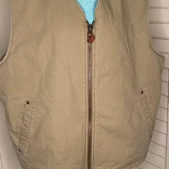 Woolrich Men's Cream and Tan vest - Picture 2 of 7